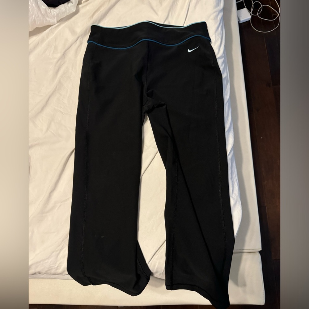 Nike Cropped Yoga Pants